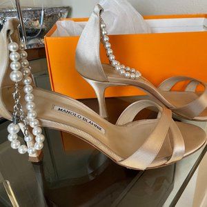 MANOLO BLAHNIK Calla Pearl Champagne satin sandal
